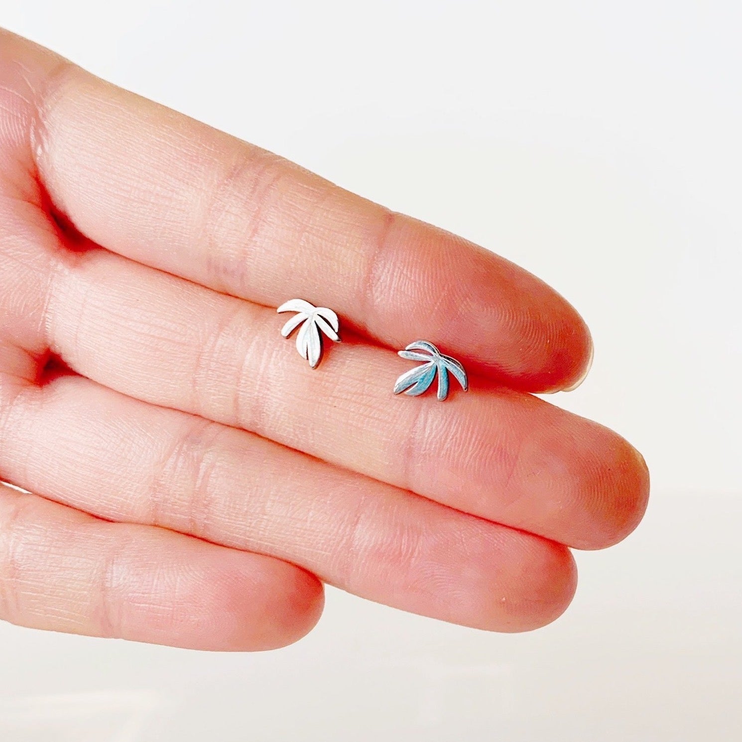 Rhaphidophora Decursiva Metal Stud Earrings