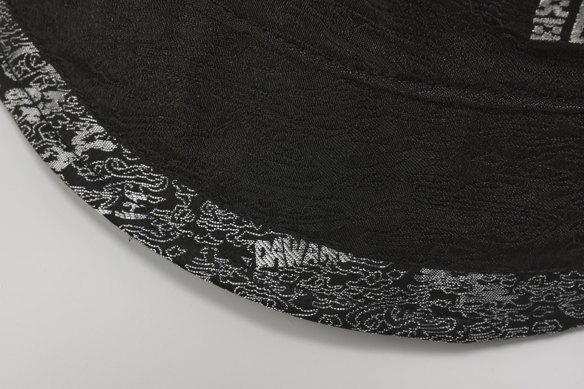 Fan Reversible Bucket Hat Black/Silver